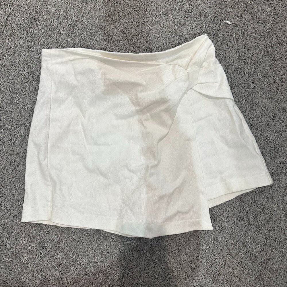 Flying Tomatoes White Skirt